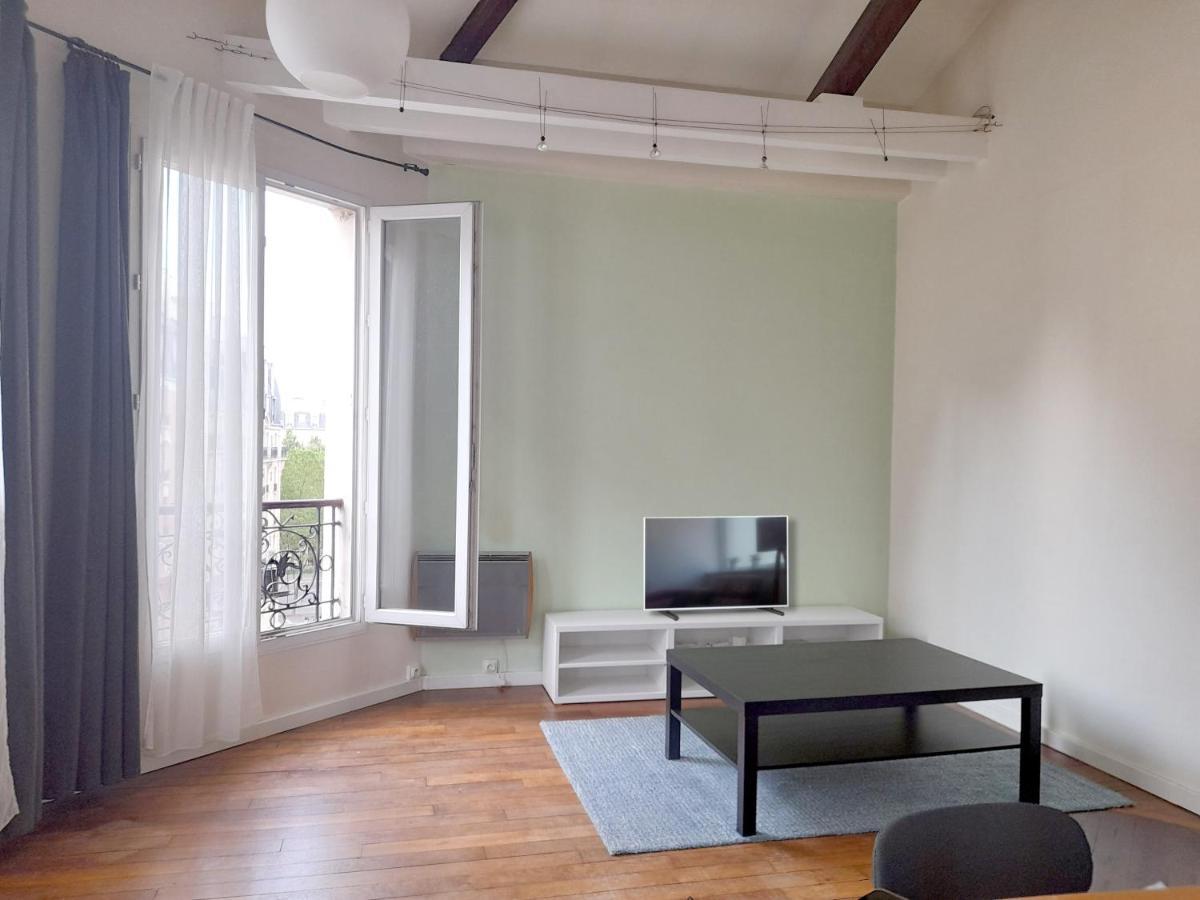 Un Appartement Typique Parisien / A Typical Parisian Apartment Exterior photo