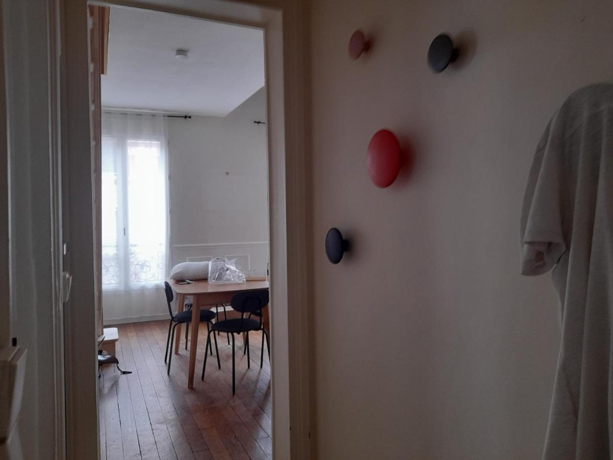 Un Appartement Typique Parisien / A Typical Parisian Apartment Exterior photo